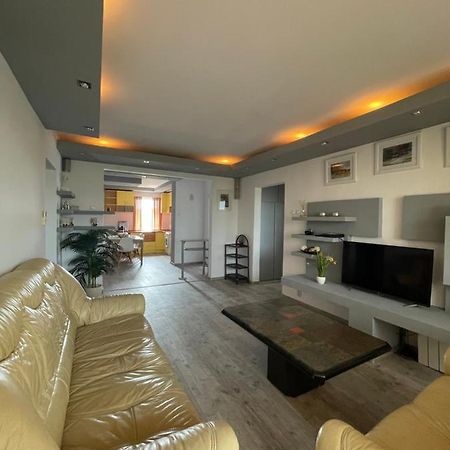 אורדאה Lovely 3 Bedrooms Apartament מראה חיצוני תמונה