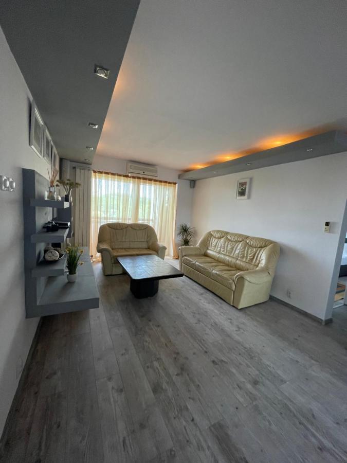 אורדאה Lovely 3 Bedrooms Apartament מראה חיצוני תמונה